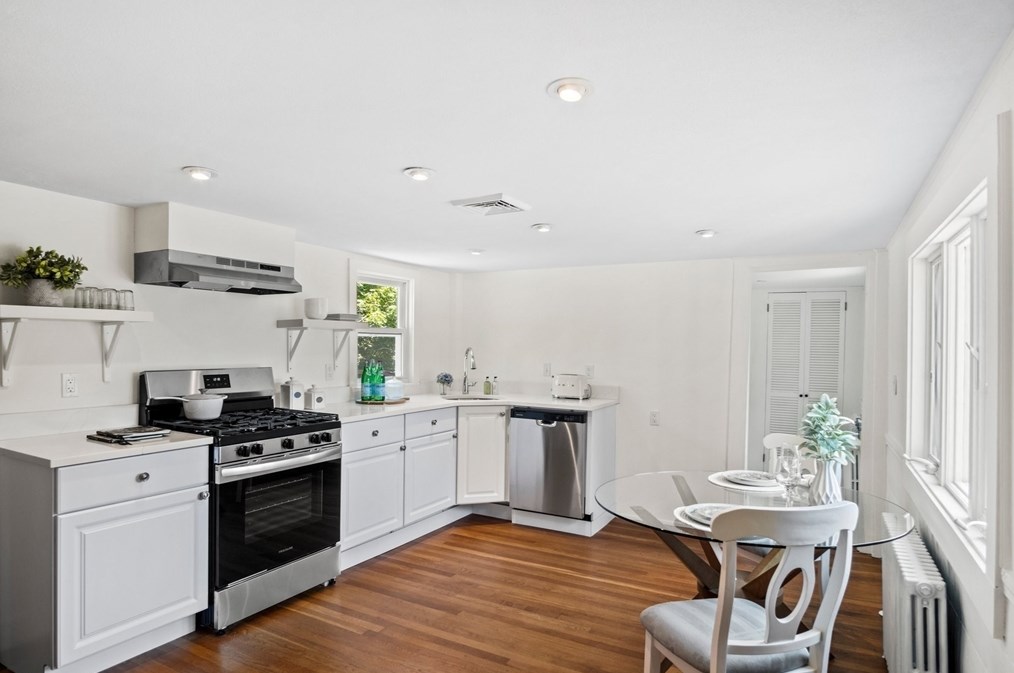 117 Mishawum Rd, Woburn MA 01801-2421 exterior