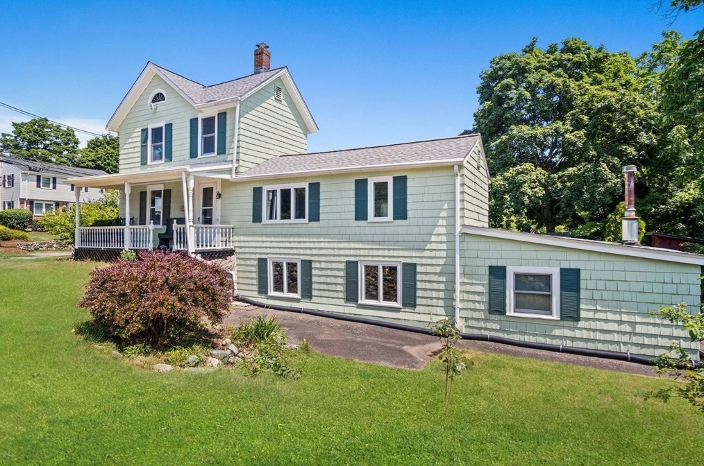 117 Mishawum Rd, Woburn MA 01801-2421 exterior