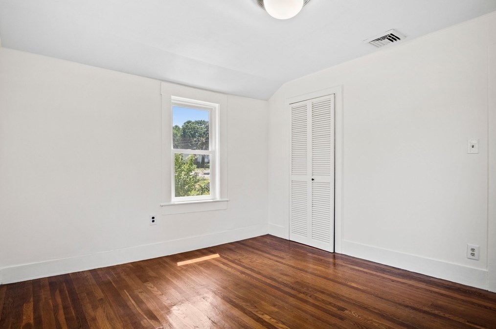 117 Mishawum Rd, Woburn MA 01801-2421 exterior