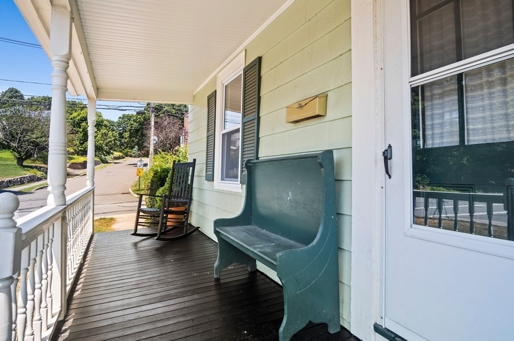 117 Mishawum Rd, Woburn MA 01801-2421 exterior