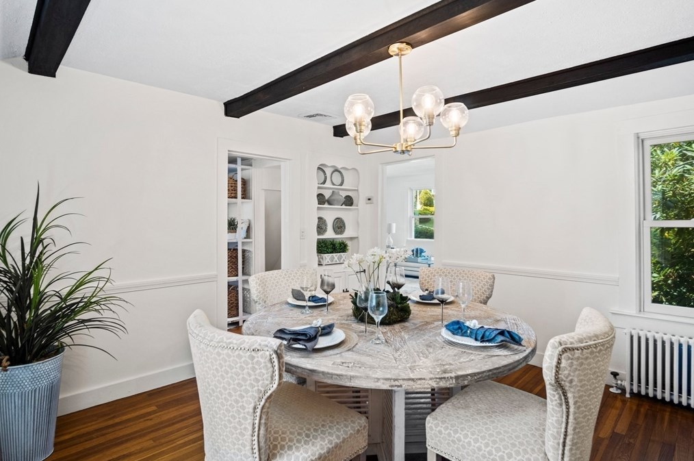 117 Mishawum Rd, Woburn MA 01801-2421 exterior