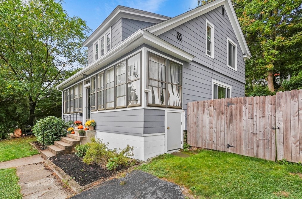 19 Doris St, Worcester, MA 01606