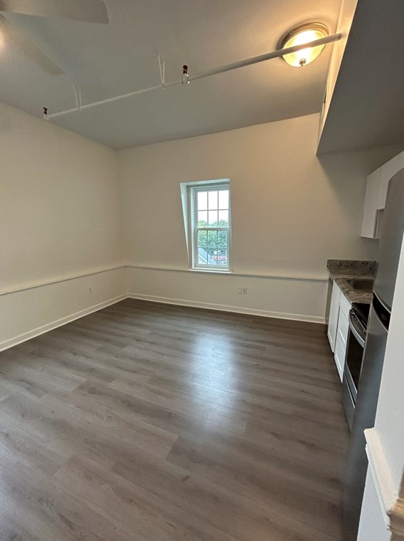 12 Walnut St Apt 18, Natick, MA 01760