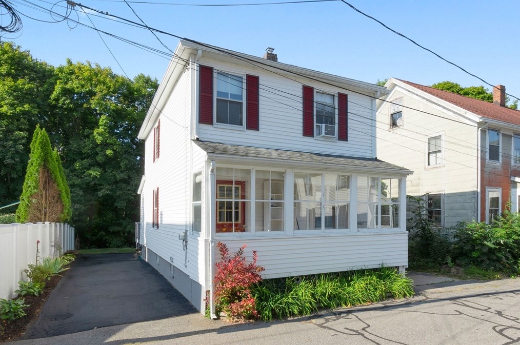 13 2nd St, Ipswich, MA 01938