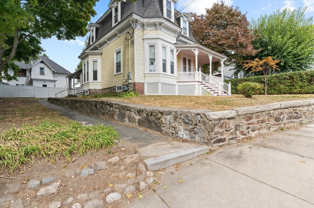 120 Haverhill St, Lawrence MA 01841-2817 exterior