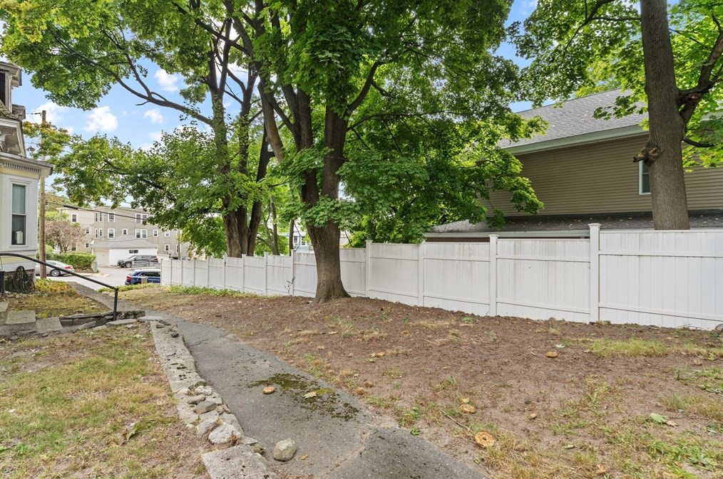 120 Haverhill St, Lawrence MA 01841-2817 exterior