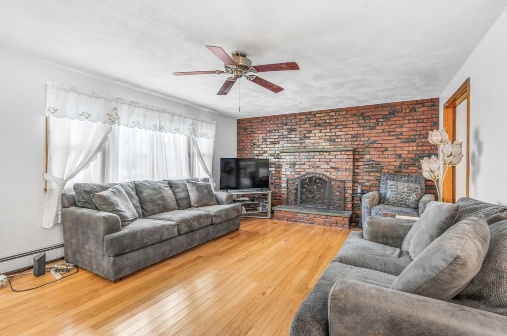 42 Blossom St, Waltham, MA 02451