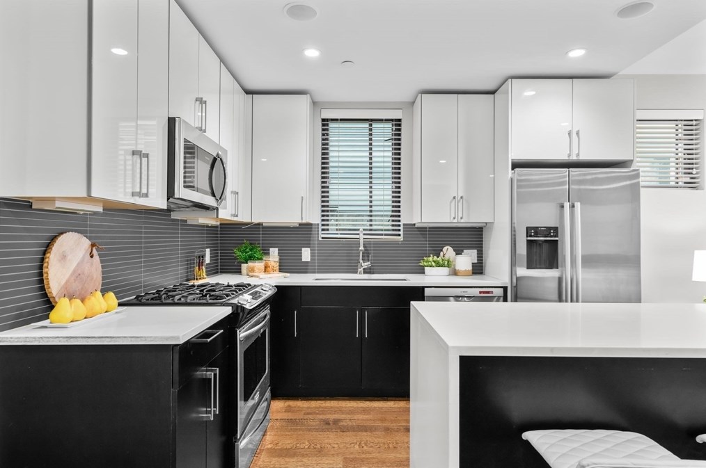 34 Chestnut Ave, Boston, MA 02130 exterior
