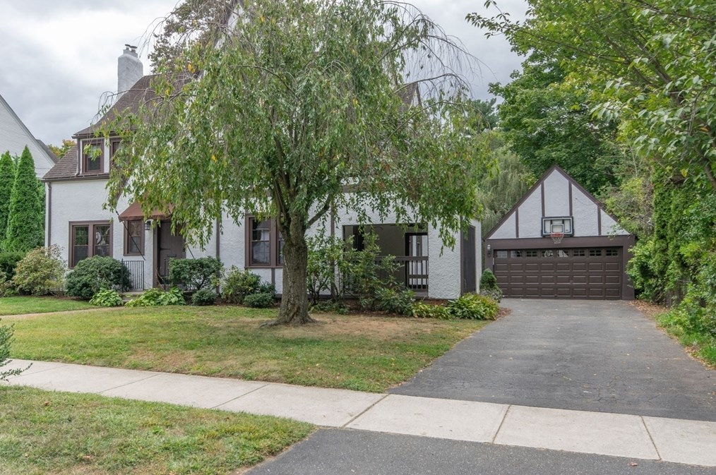 55 Pleasantview Ave, Springfield, MA 01106