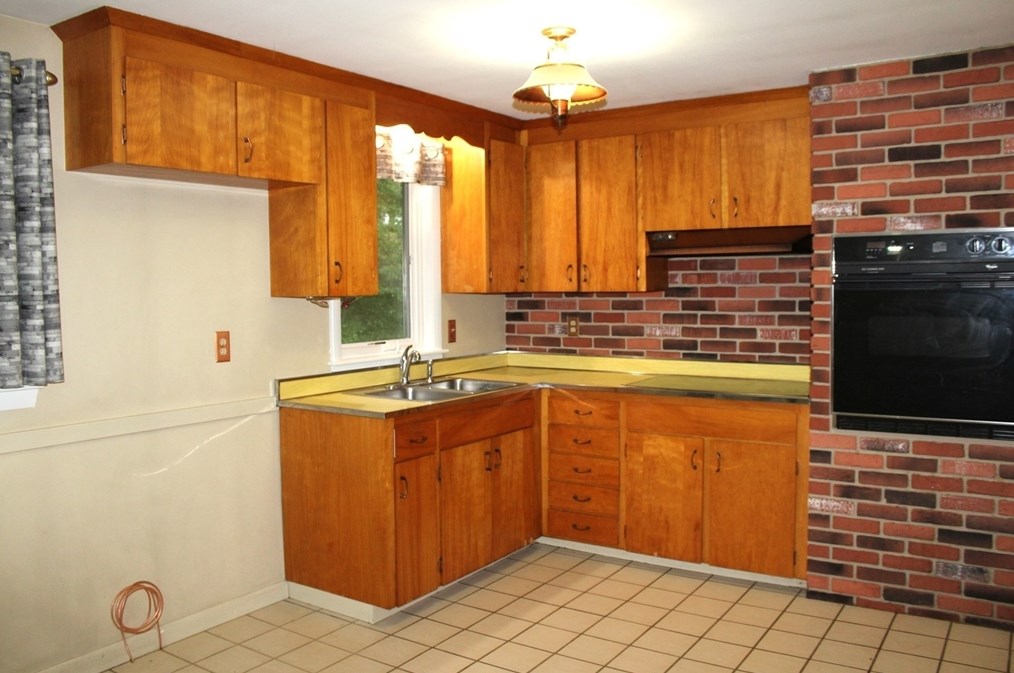 39 Cedar Hill Rd, Bellingham, MA 02019 exterior