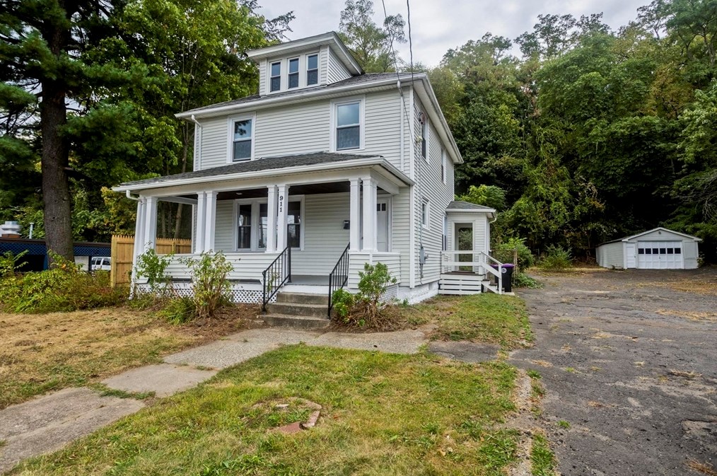 911 Main St, Holyoke, MA 01040-5342