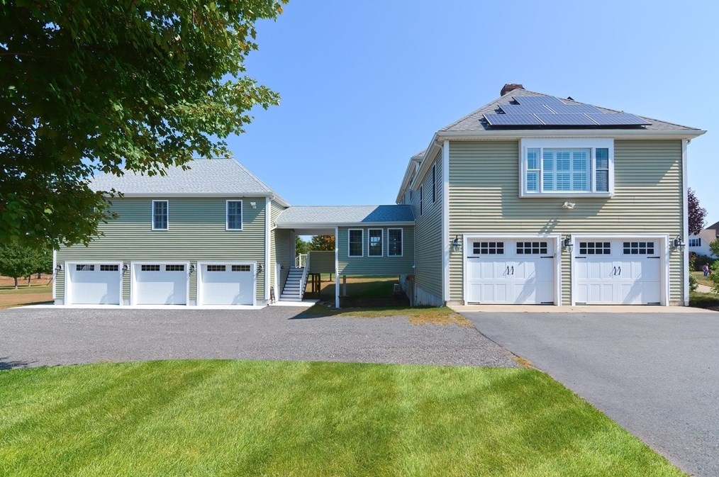 13 Pine Acres Dr, Bellingham, MA 02019