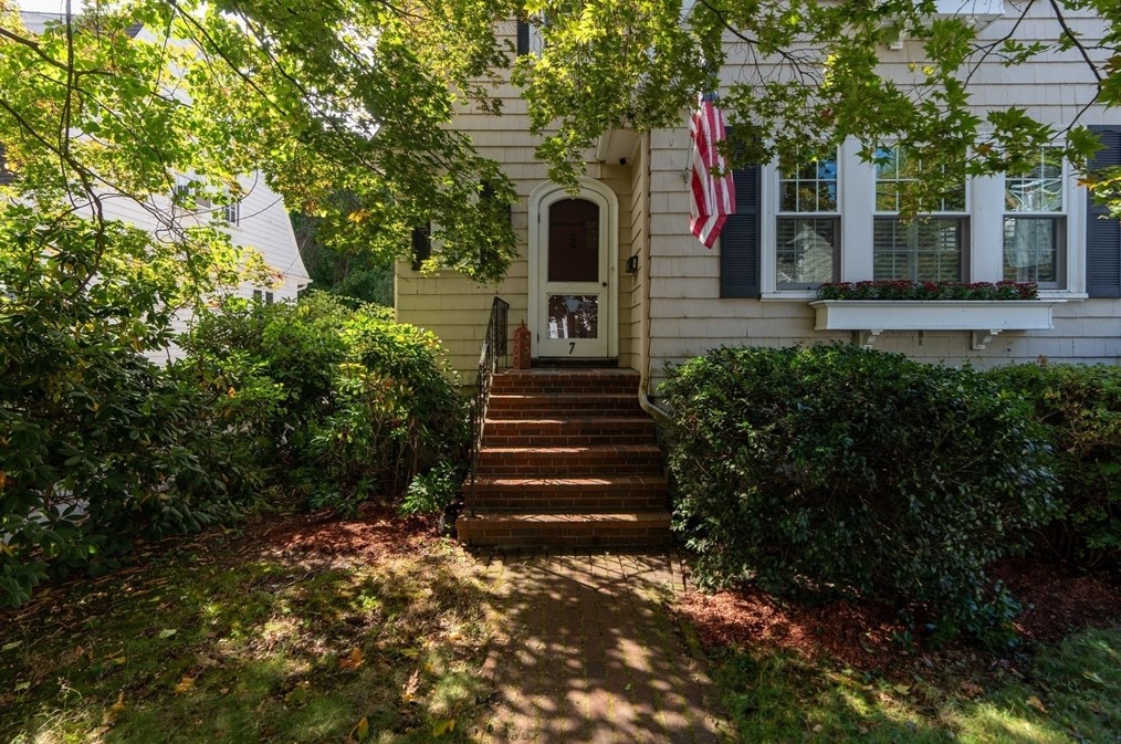 7 Otis St, Milton, MA 02186-4127