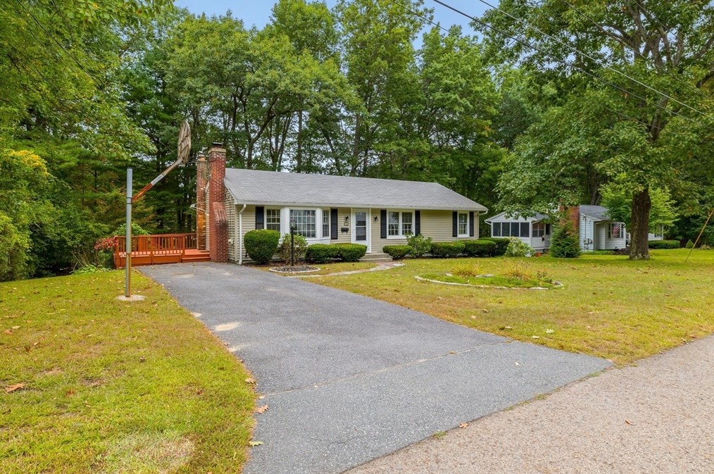 30 Duxbury Dr, Holden, MA 01520