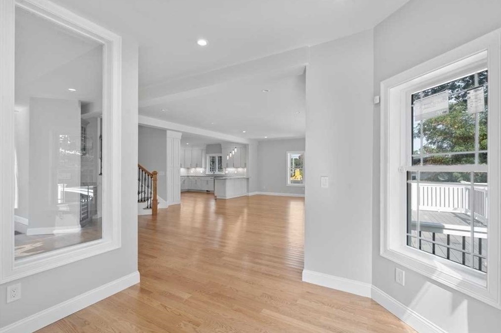 235 Lk Ave, Worcester MA 01604-5824 exterior