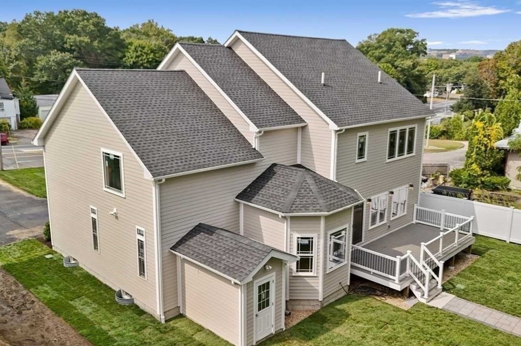 235 Lk Ave, Worcester MA 01604-5824 exterior