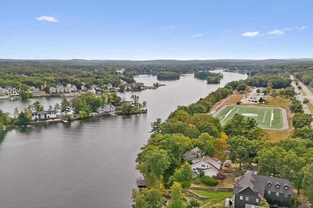 235 Lk Ave, Worcester MA 01604-5824 exterior