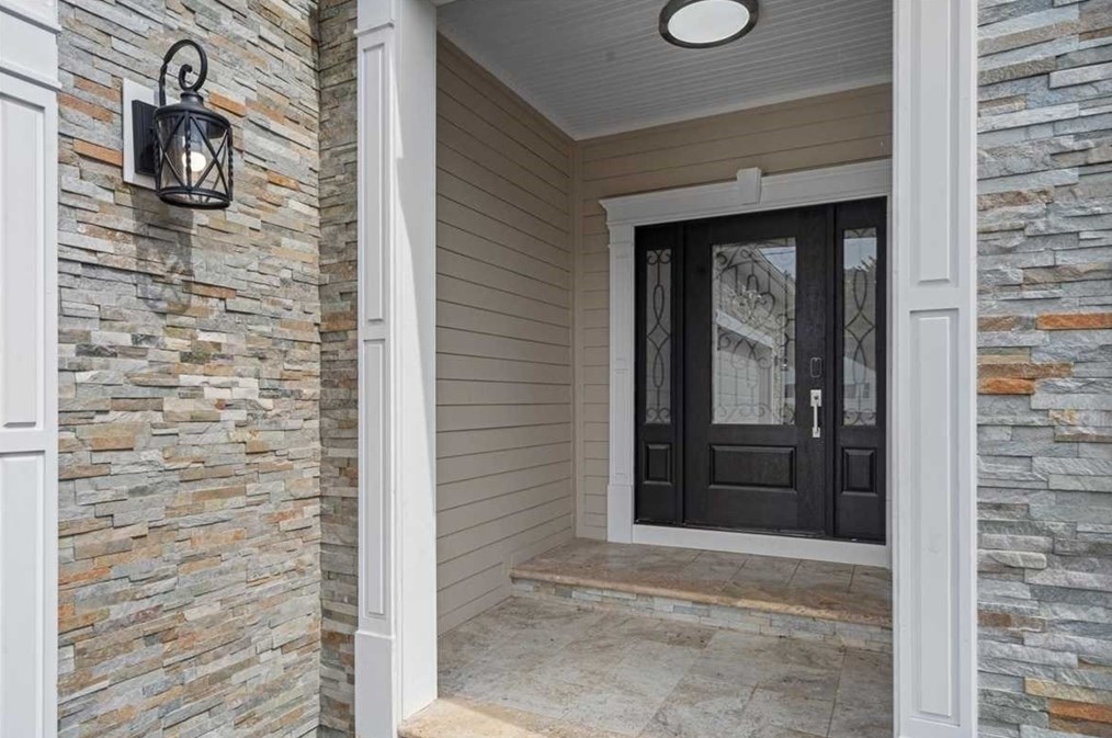 235 Lk Ave, Worcester MA 01604-5824 exterior