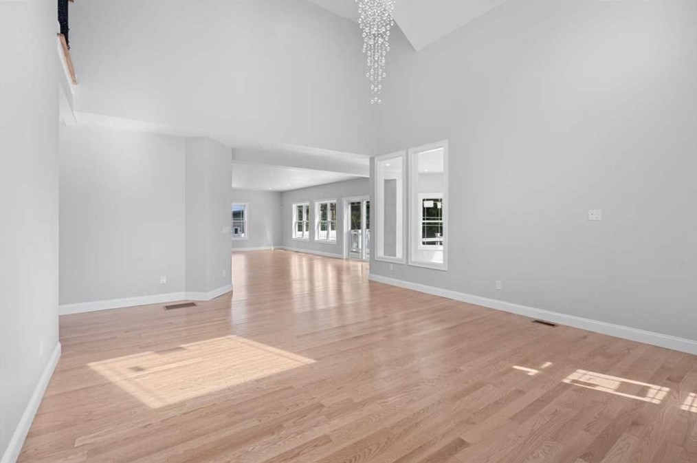 235 Lk Ave, Worcester MA 01604-5824 exterior