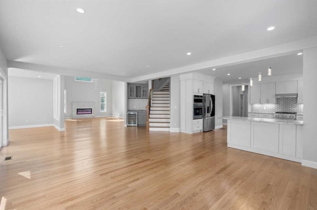 235 Lk Ave, Worcester MA 01604-5824 exterior