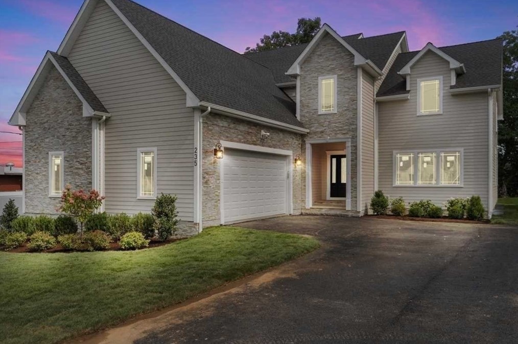 235 Lk Ave, Worcester MA 01604-5824 exterior