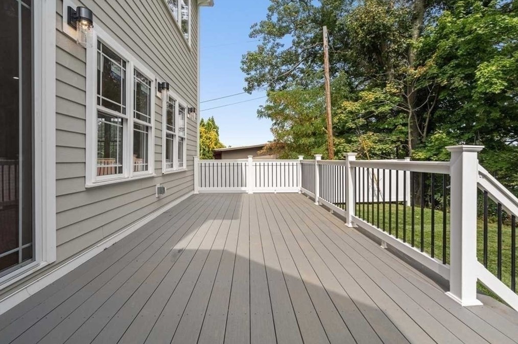 235 Lk Ave, Worcester MA 01604-5824 exterior