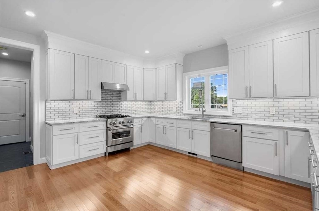 235 Lk Ave, Worcester MA 01604-5824 exterior