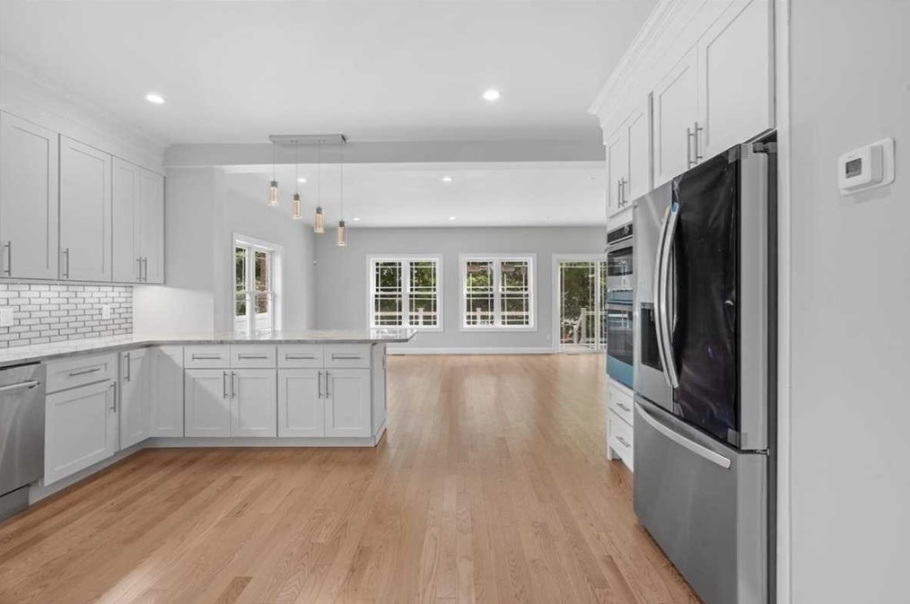 235 Lk Ave, Worcester MA 01604-5824 exterior