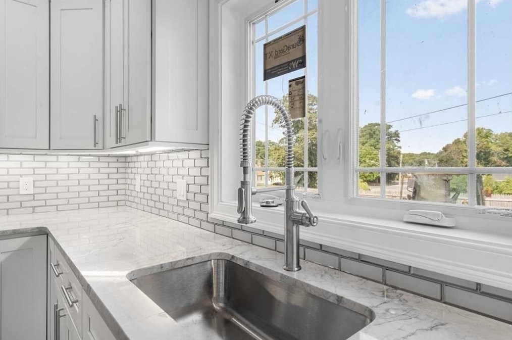 235 Lk Ave, Worcester MA 01604-5824 exterior