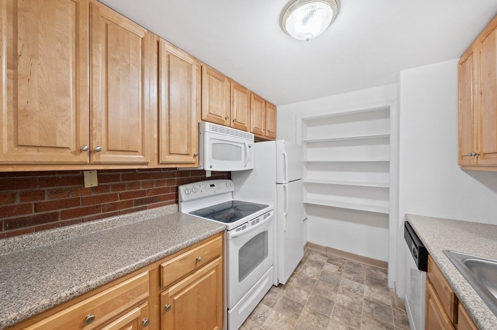 46 Greentree Ln #38, Weymouth, MA 02190