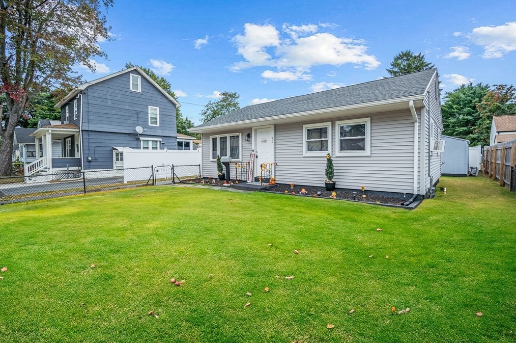 93 Melville St, Springfield, MA 01104