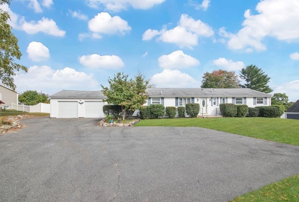 1066 Amostown Rd, West Springfield MA  01089-4304 exterior