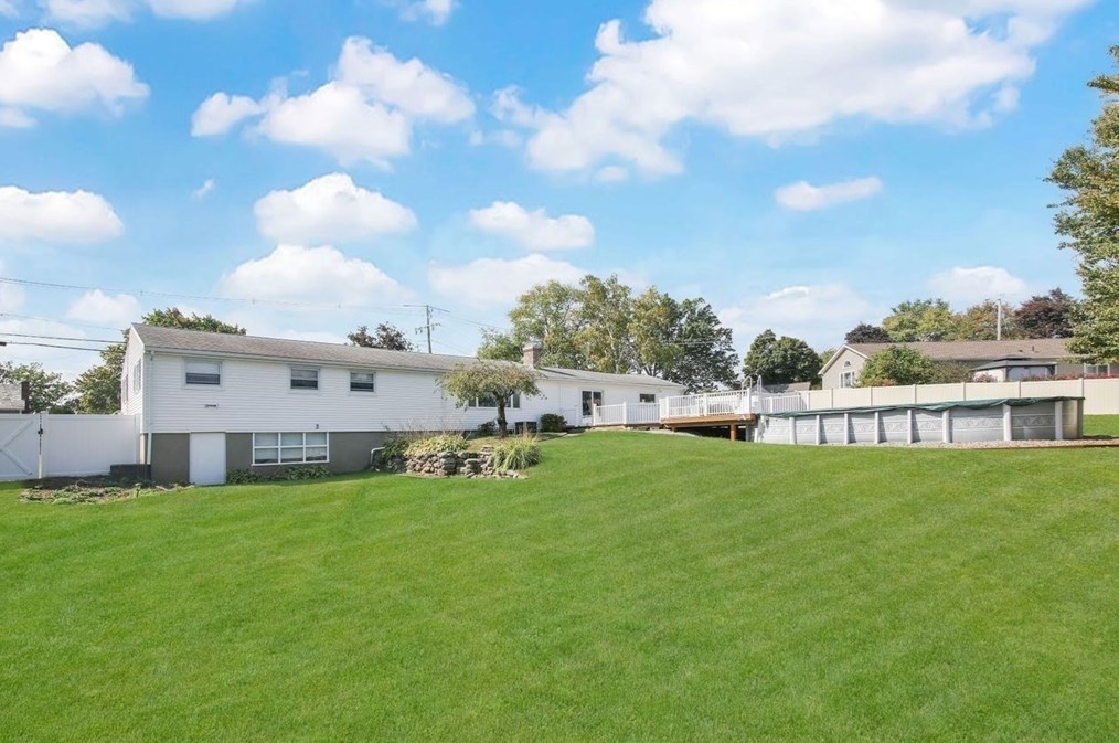 1066 Amostown Rd, West Springfield MA  01089-4304 exterior