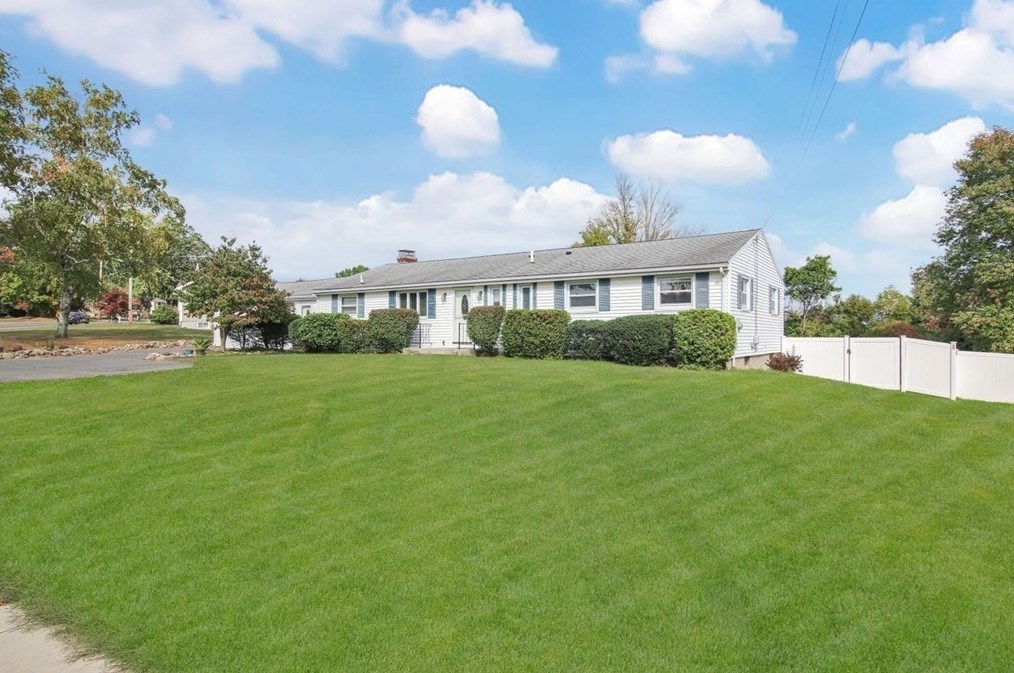 1066 Amostown Rd, West Springfield, MA 01089 exterior