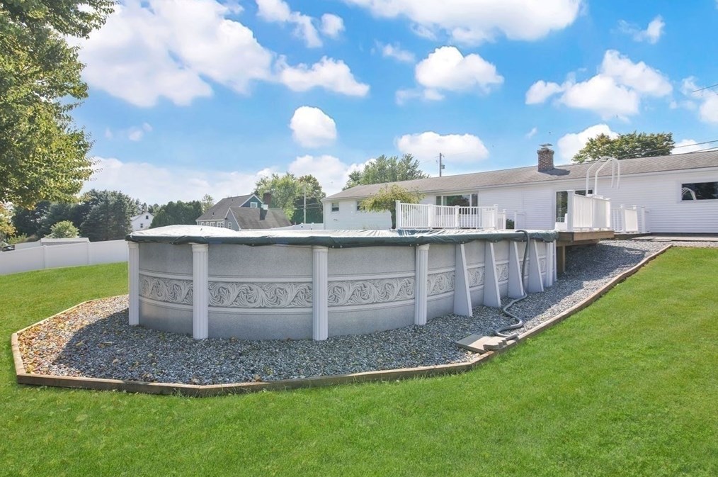 1066 Amostown Rd, West Springfield MA  01089-4304 exterior