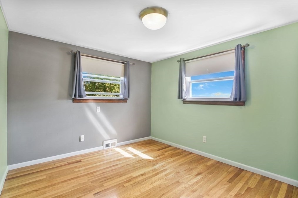 1066 Amostown Rd, West Springfield MA  01089-4304 exterior