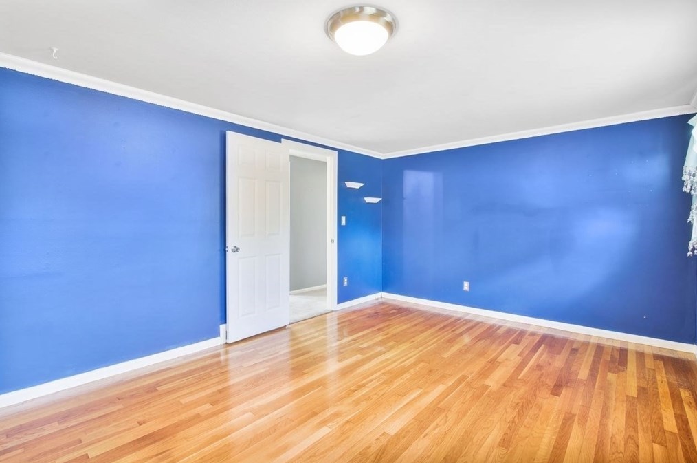 1066 Amostown Rd, West Springfield MA  01089-4304 exterior