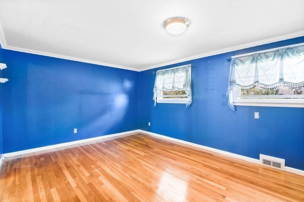 1066 Amostown Rd, West Springfield MA  01089-4304 exterior