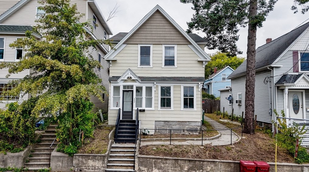 557 Chelmsford St, Lowell, MA 01851