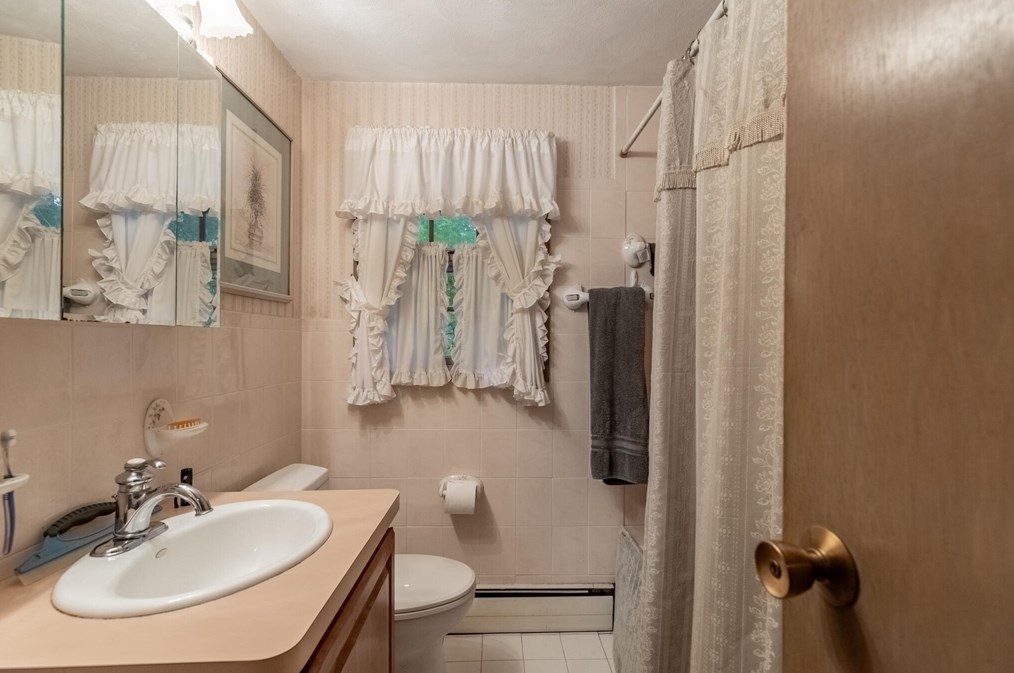 13 Donegal Rd, Peabody MA 01960-3616 exterior