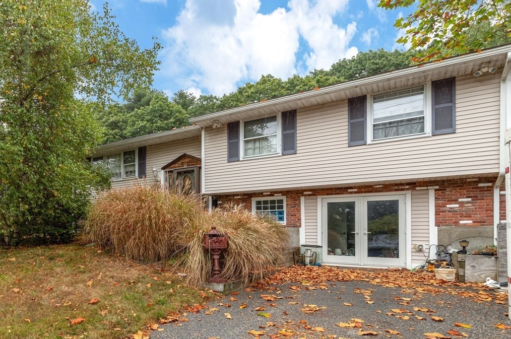 13 Donegal Rd, Peabody MA 01960-3616 exterior