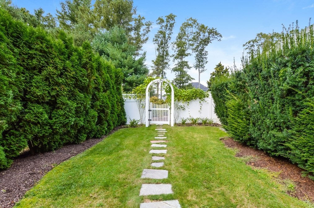 57 Alice St, Dartmouth MA 02747-1915 exterior