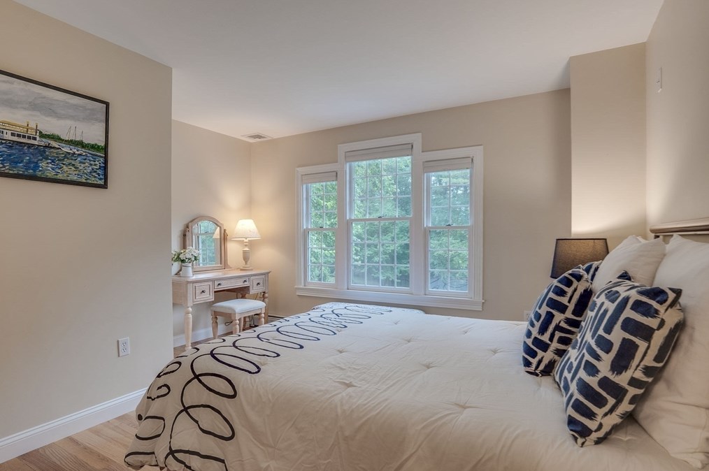 5 Stone Row Ln, Georgetown MA 01833-1242 exterior