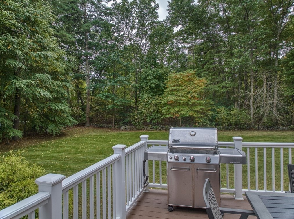 5 Stone Row Ln, Georgetown MA 01833-1242 exterior