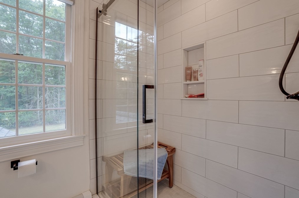 5 Stone Row Ln, Georgetown MA 01833-1242 exterior