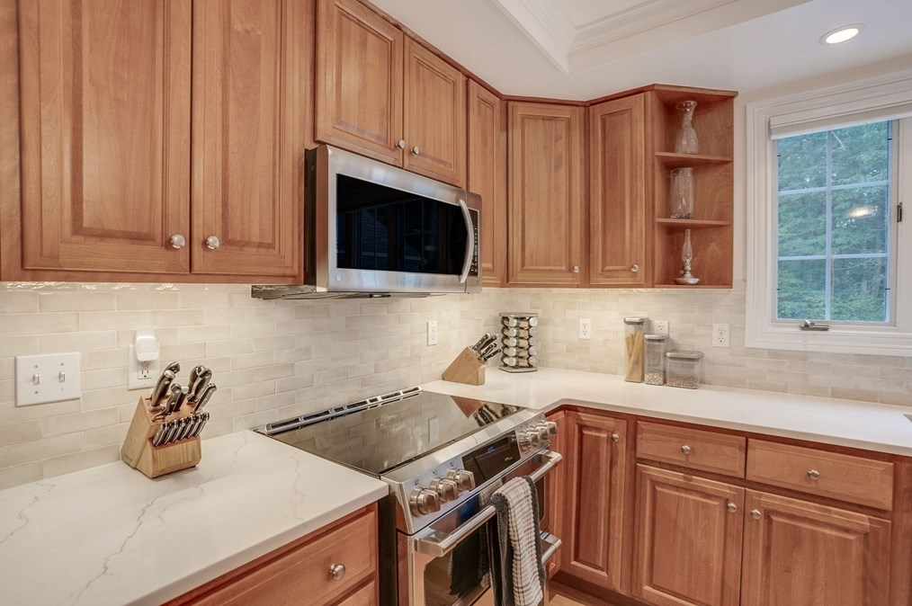 5 Stone Row Ln, Georgetown MA 01833-1242 exterior