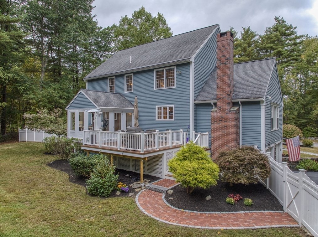 5 Stone Row Ln, Georgetown MA 01833-1242 exterior