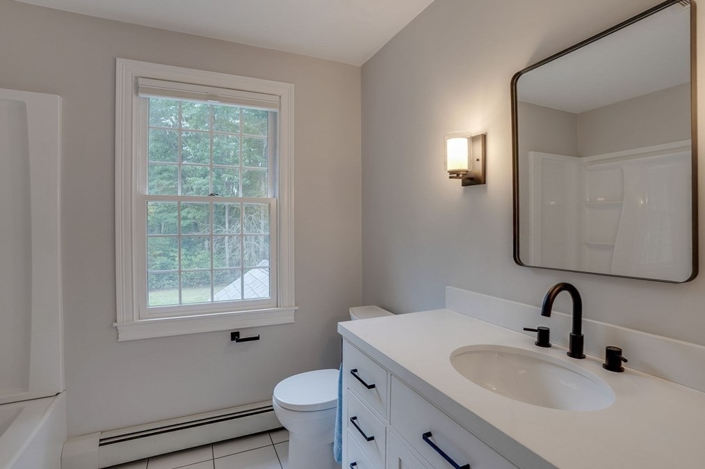 5 Stone Row Ln, Georgetown MA 01833-1242 exterior