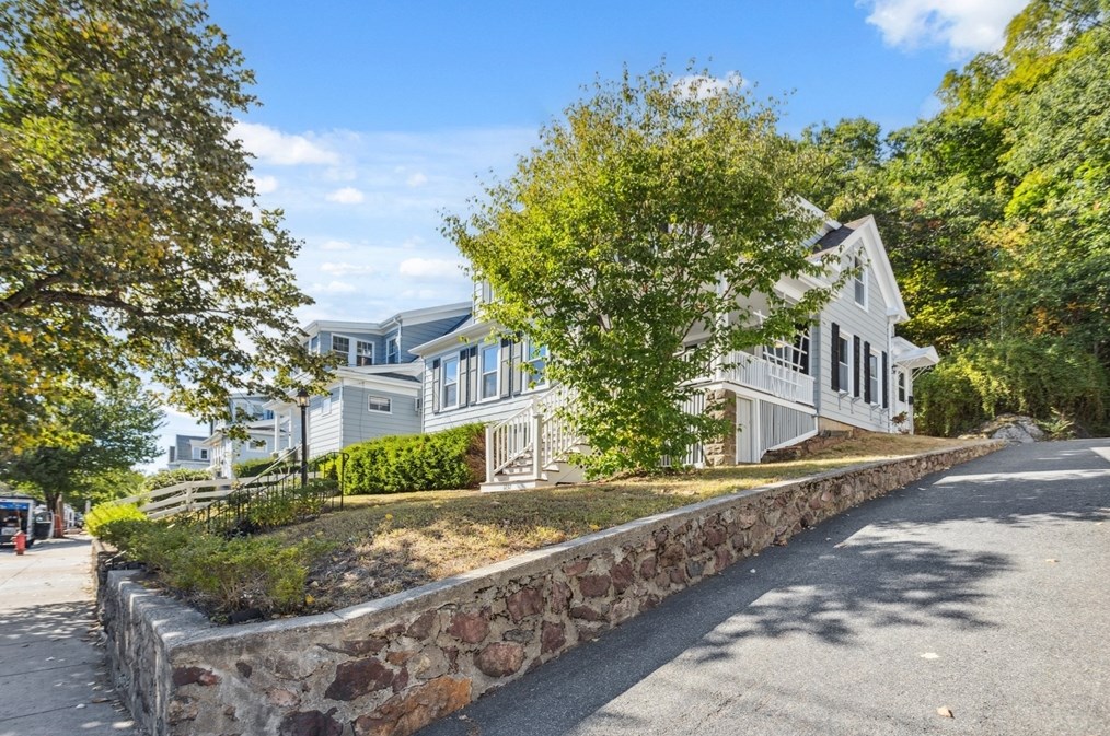 1232 Salem St, Malden, MA 02148-4647