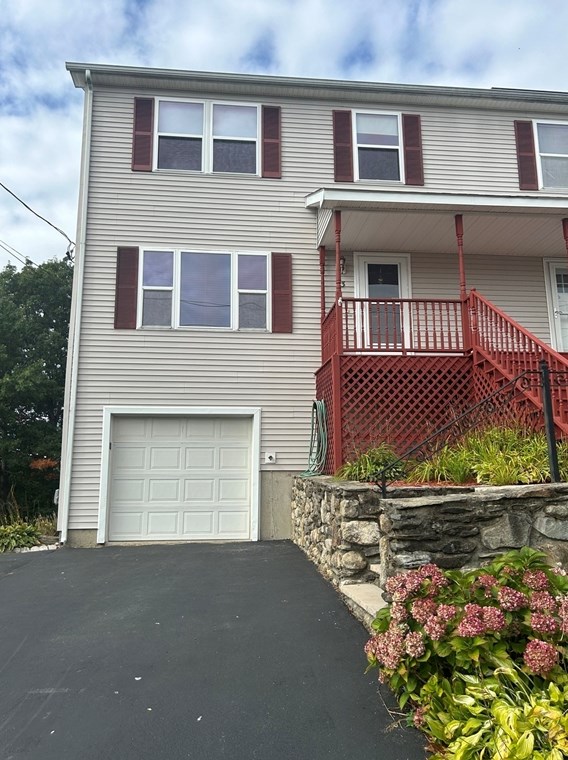 23 Arrowsic St, Worcester, MA 01606